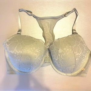 Women’s light mint color lace bra. Size 38D